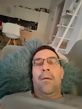 Snapshot of dick81 chatting on February 1, 11:20 am dick81 online show from February 1, 11:20 am