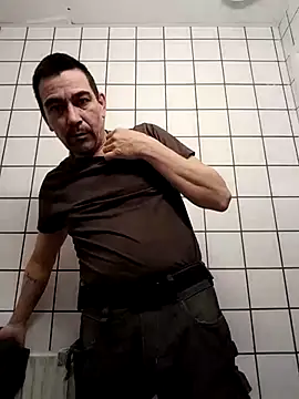 Snapshot of dick81 chatting on February 5, 10:20 am dick81 online show from February 5, 10:20 am