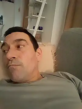 Snapshot of dick81 chatting on February 6, 11:52 pm dick81 online show from February 6, 11:52 pm