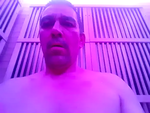 Snapshot of dick81 chatting on March 31, 9:15 pm dick81 online show from March 31, 9:15 pm