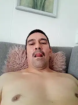 Snapshot of dick81 chatting on April 2, 8:39 pm dick81 online show from April 2, 8:39 pm