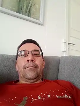 Snapshot of dick81 chatting on April 7, 10:15 am dick81 online show from April 7, 10:15 am