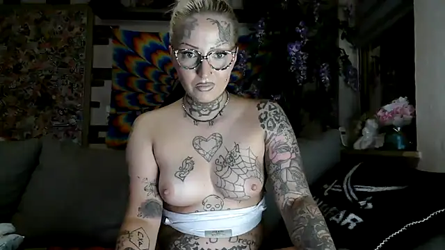 RoxxyInk online show from October 8, 9:12 pm