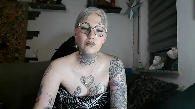 RoxxyInk online show from April 12, 10:26 pm