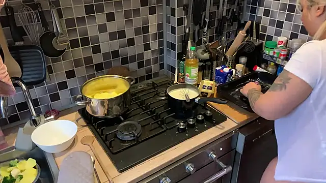 Snapshot of Monageil chatting on February 2, 12:13 pm Monageil online show from February 2, 12:13 pm