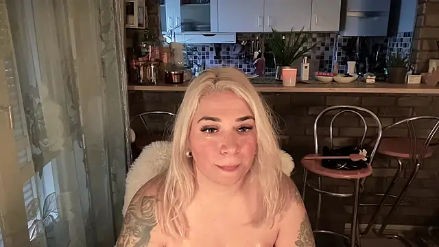 Snapshot of Monageil chatting on March 3, 6:55 pm Monageil online show from March 3, 6:55 pm