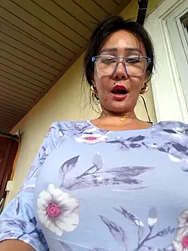 sweetieme online show from February 6, 2:38 am