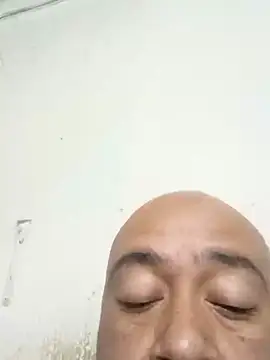 Snapshot of GeorgeVergaGrues chatting on December 27, 6:57 am GeorgeVergaGrues online show from December 27, 6:57 am