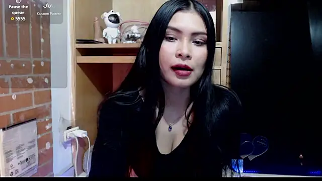 Snapshot of evolet01 chatting on May 28, 12:30 am evolet01 online show from May 28, 12:30 am
