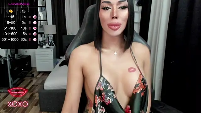 Forever MissCandace online show from March 14, 9:00 pm