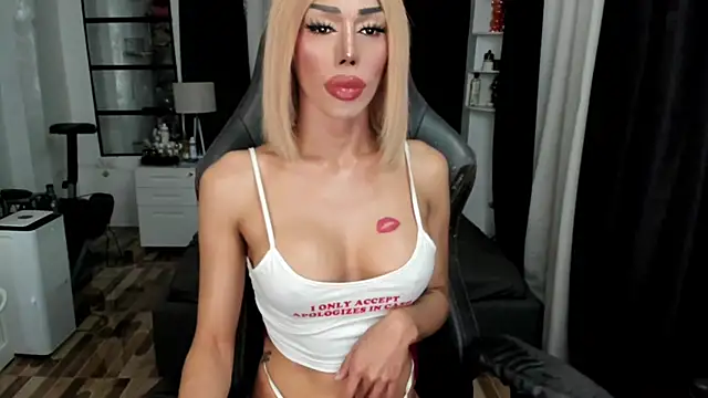 Snapshot of Forever_MissCandace chatting on May 26, 7:37 am Forever MissCandace online show from May 26, 7:37 am