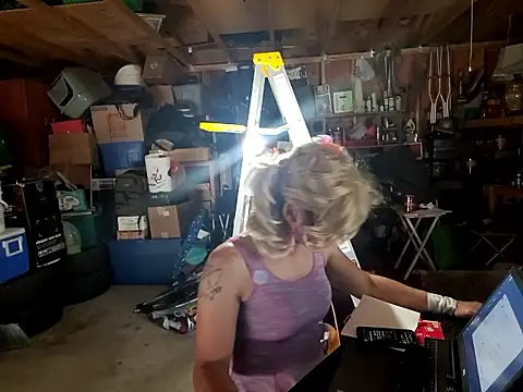 sissyvee online show from May 13, 11:55 pm