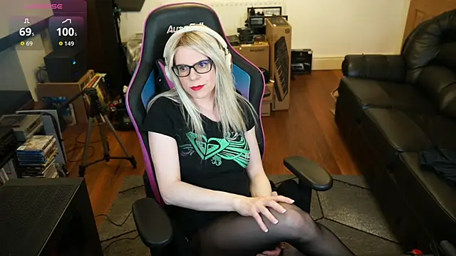 Snapshot of KelseyCobalt chatting on June 4, 8:48 pm KelseyCobalt online show from June 4, 8:48 pm