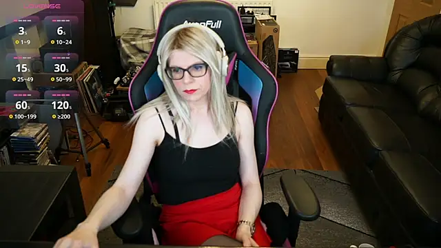 Snapshot of KelseyCobalt chatting on June 15, 8:33 pm KelseyCobalt online show from June 15, 8:33 pm