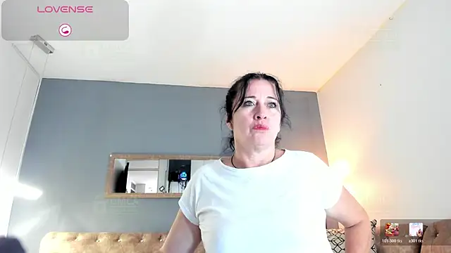 LADY HELLEN online show from May 27, 7:00 pm