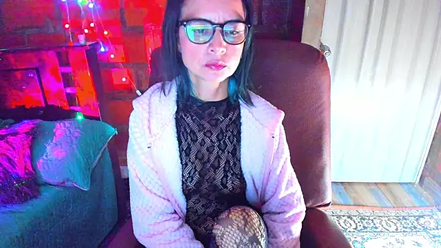 Snapshot of BrianaGarner chatting on April 25, 7:44 am BrianaGarner online show from April 25, 7:44 am