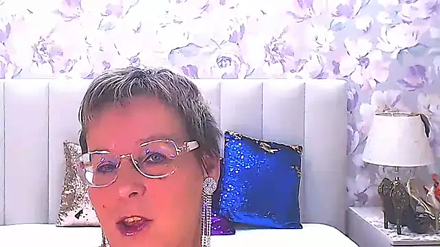 MilfyMommyXX online show from November 8, 4:45 am