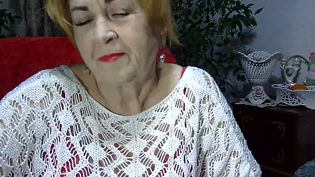 Emma52610 online show from December 28, 5:35 pm