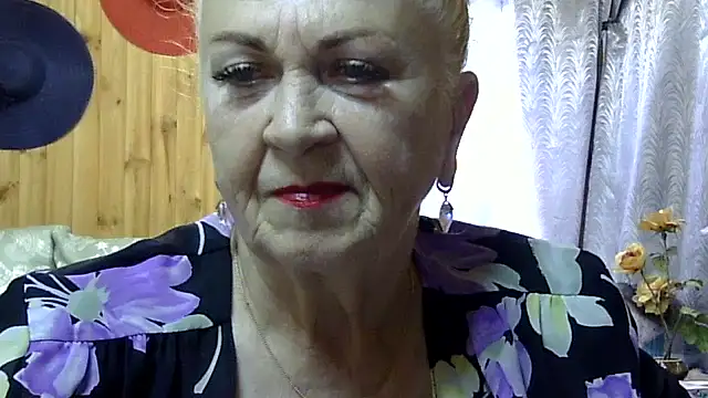 Emma52610 online show from September 25, 7:01 am