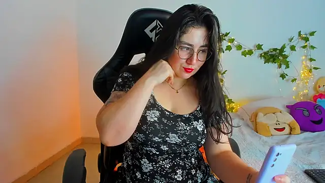 Susan Foxx online show from April 14, 6:03 pm