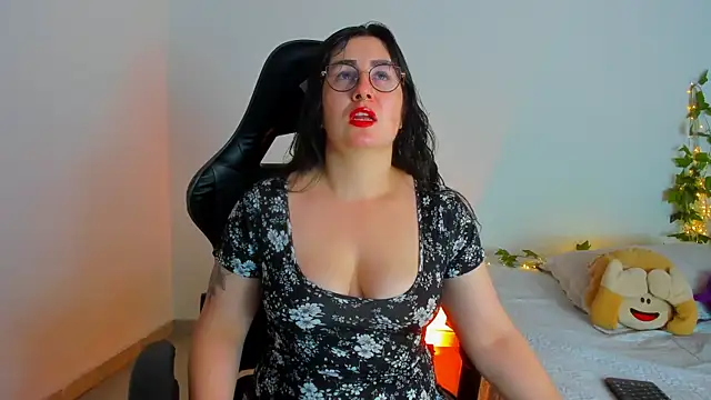 Snapshot of Susan_Foxx chatting on April 23, 5:59 pm Susan Foxx online show from April 23, 5:59 pm