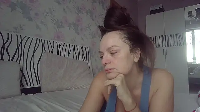 LindaStarS online show from December 15, 6:17 am