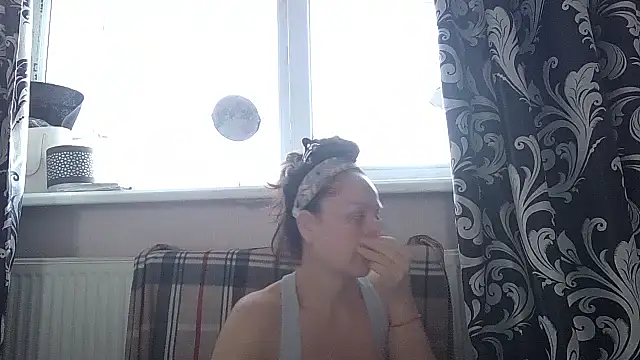 LindaStarS online show from March 7, 5:37 am