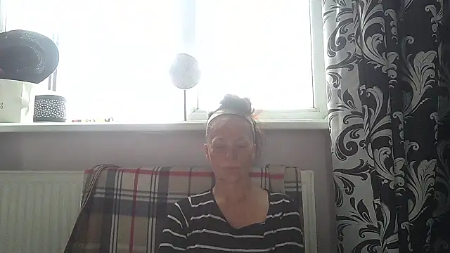 Snapshot of LindaStarS chatting on May 8, 4:51 am LindaStarS online show from May 8, 4:51 am