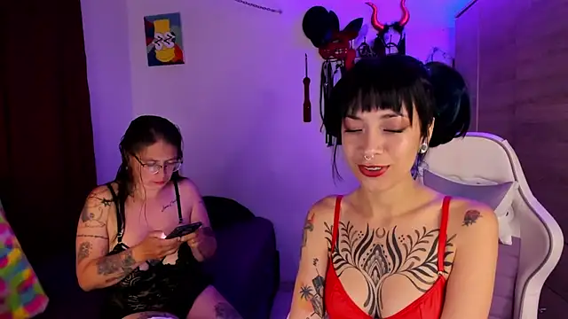 dungeongirls online show from March 31, 7:36 pm