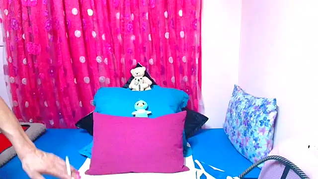 SLUTTYROXY online show from February 13, 7:54 pm