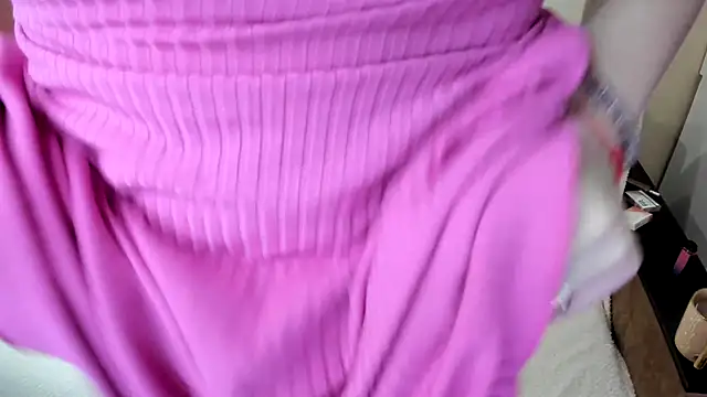 Snapshot of nikkiRyd chatting on December 18, 12:11 pm nikkiRyd online show from December 18, 12:11 pm