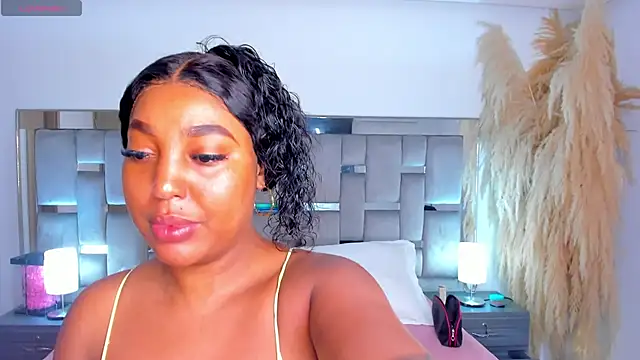 Snapshot of Cammiila chatting on June 5, 4:02 pm Cammiila online show from June 5, 4:02 pm
