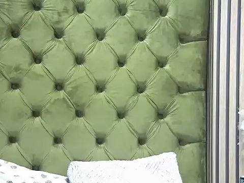 Snapshot of MissElisabeth chatting on April 26, 9:29 am MissElisabeth online show from April 26, 9:29 am