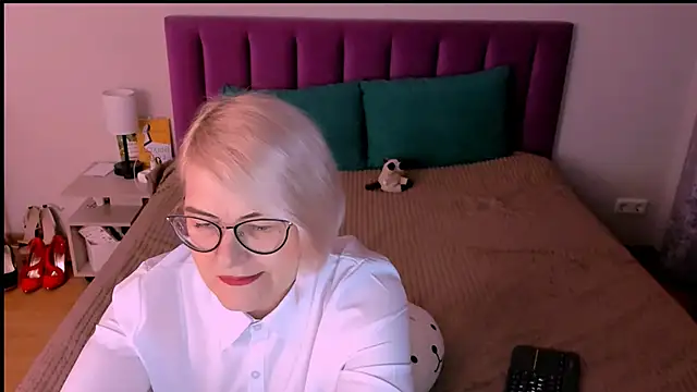 sabrinamacmarren online show from October 27, 3:38 pm