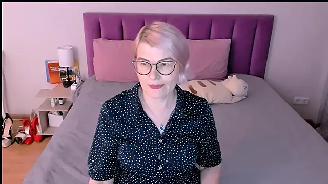 sabrinamacmarren online show from November 30, 1:04 pm