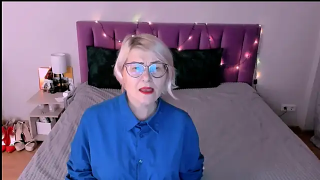 sabrinamacmarren online show from December 18, 2:34 pm