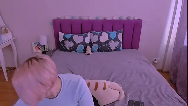 sabrinamacmarren online show from February 16, 9:38 am