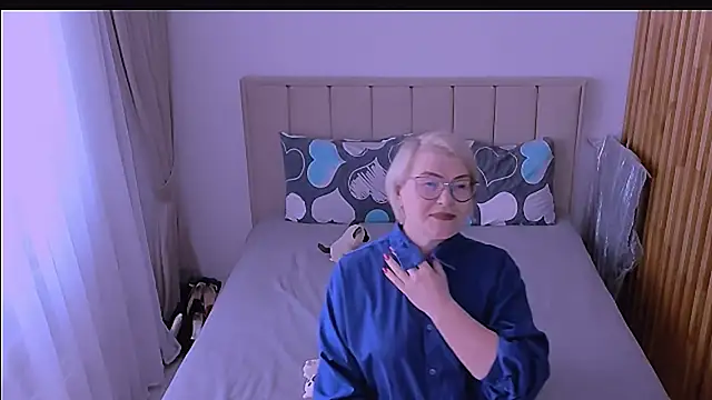 sabrinamacmarren online show from April 20, 1:03 pm