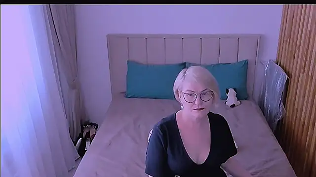 Snapshot of sabrinamacmarren chatting on April 21, 1:50 pm sabrinamacmarren online show from April 21, 1:50 pm