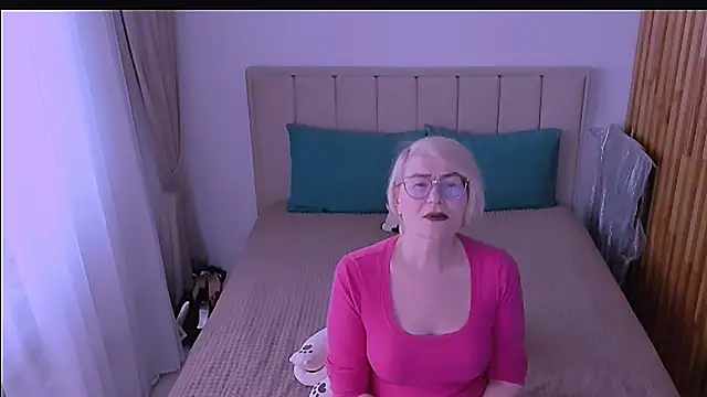 Snapshot of sabrinamacmarren chatting on April 26, 10:35 am sabrinamacmarren online show from April 26, 10:35 am