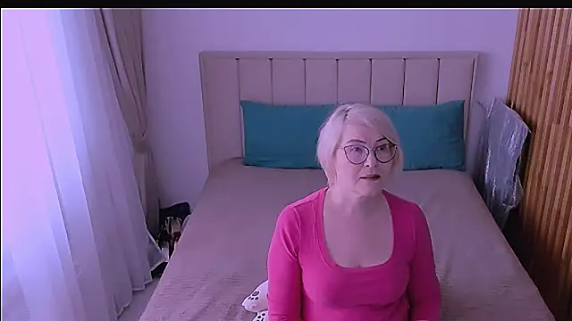 Snapshot of sabrinamacmarren chatting on April 30, 11:38 am sabrinamacmarren online show from April 30, 11:38 am