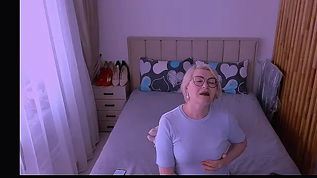 Snapshot of sabrinamacmarren chatting on May 11, 4:04 pm sabrinamacmarren online show from May 11, 4:04 pm