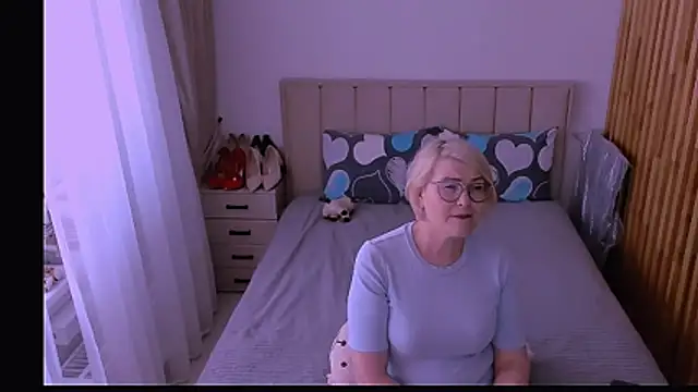 Snapshot of sabrinamacmarren chatting on May 13, 2:03 pm sabrinamacmarren online show from May 13, 2:03 pm