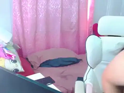 Snapshot of Hershey10 chatting on February 7, 4:38 am Hershey10 online show from February 7, 4:38 am