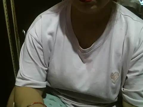 Snapshot of UrsMansi chatting on May 15, 7:43 pm UrsMansi online show from May 15, 7:43 pm