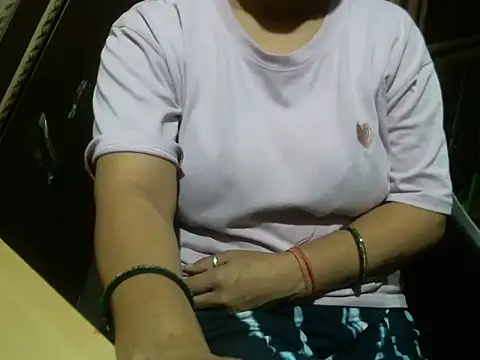 Snapshot of UrsMansi chatting on June 8, 1:28 am UrsMansi online show from June 8, 1:28 am