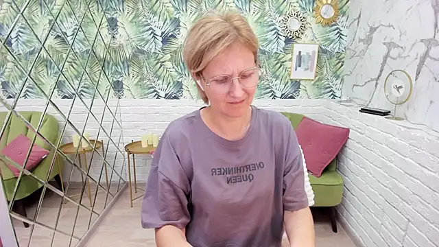 Paris Cherry online show from November 6, 8:10 pm