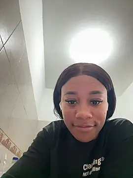 Snapshot of HallyBans chatting on February 25, 4:05 pm HallyBans online show from February 25, 4:05 pm