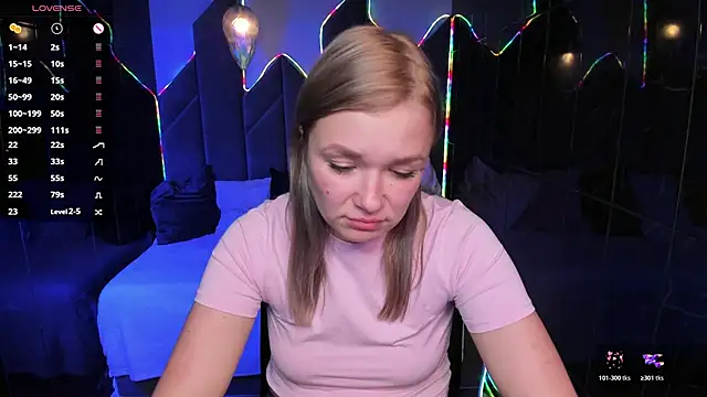 Snapshot of BellaDreamy chatting on October 21, 5:35 pm BellaDreamy online show from October 21, 5:35 pm