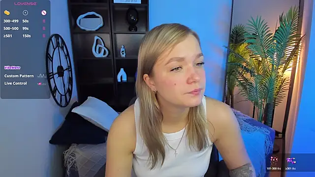 Snapshot of BellaDreamy chatting on November 14, 9:19 am BellaDreamy online show from November 14, 9:19 am